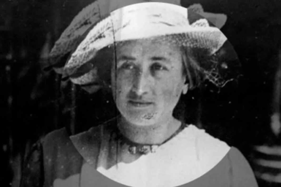 Роза Люксембург. Шляпка и бусики на месте. Фото из интернета