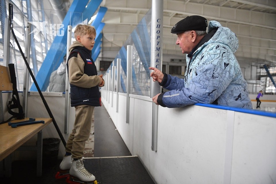    Внук Алексея Мишина тоже часто приходит на тренировки дедушки. Алексей БУЛАТОВ