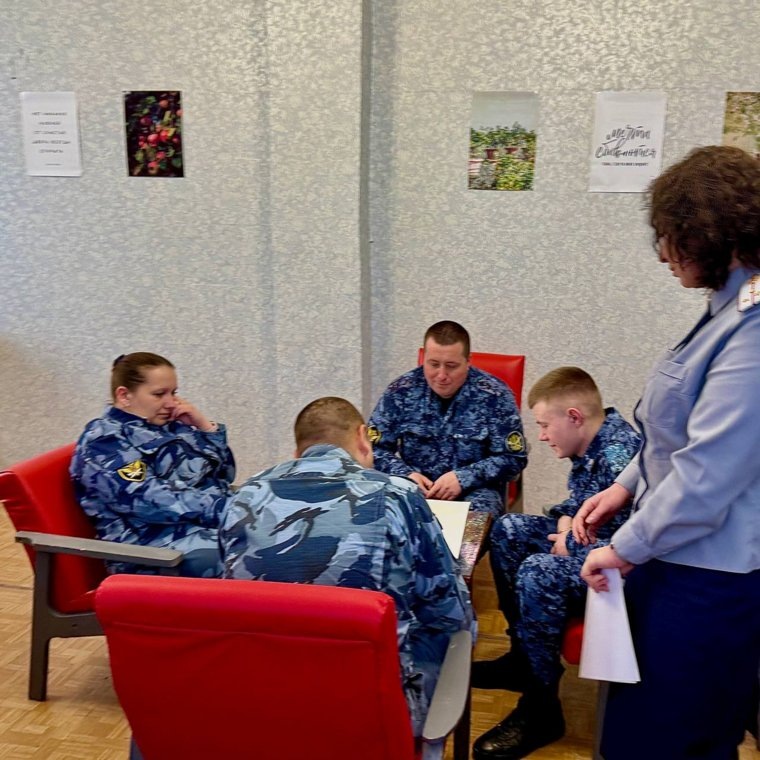 Психологи ИК-40 проводят с сотрудниками арт-терапию
Фото:Пресс-служба ГУФСИН России по Пермскому краю
