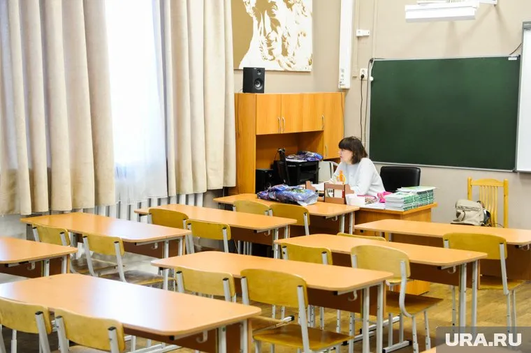 В Курганской области из-за дефицита кадров учителя берут дополнительные ставки
Фото: Вадим Ахметов © URA.RU
