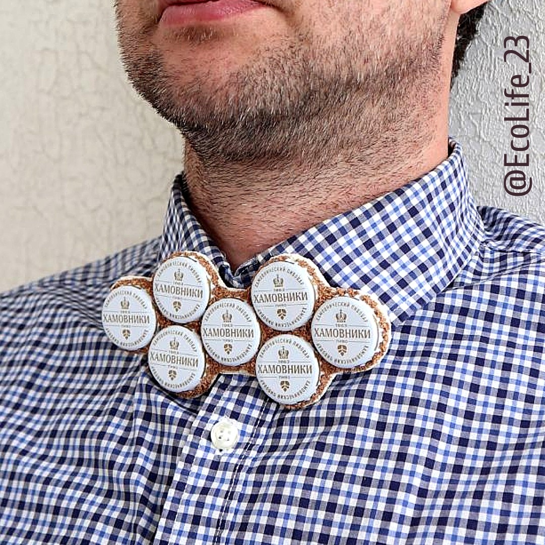 галстук-бабочка из пивных крышек