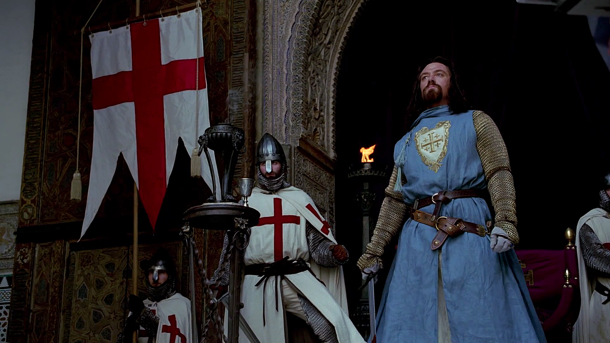 Король иерусалимский Ги де Лузиньян объявляет своим вассалам, вельможам, прочим подданным и союзникам о скором начале решающей войны против султана Салах ад-Дина. Здесь и далее по тексту размещены кадры из фильма из «Царство небесное» (Производство: США, Великобритания и Германия. 2005 год; режиссёр – Ридли Скотт, автор сценария – Уильям Монахан). В роли Ги де Лузиньяна – новозеландский актёр венгерского происхождения Мартон Пол Чо́каш