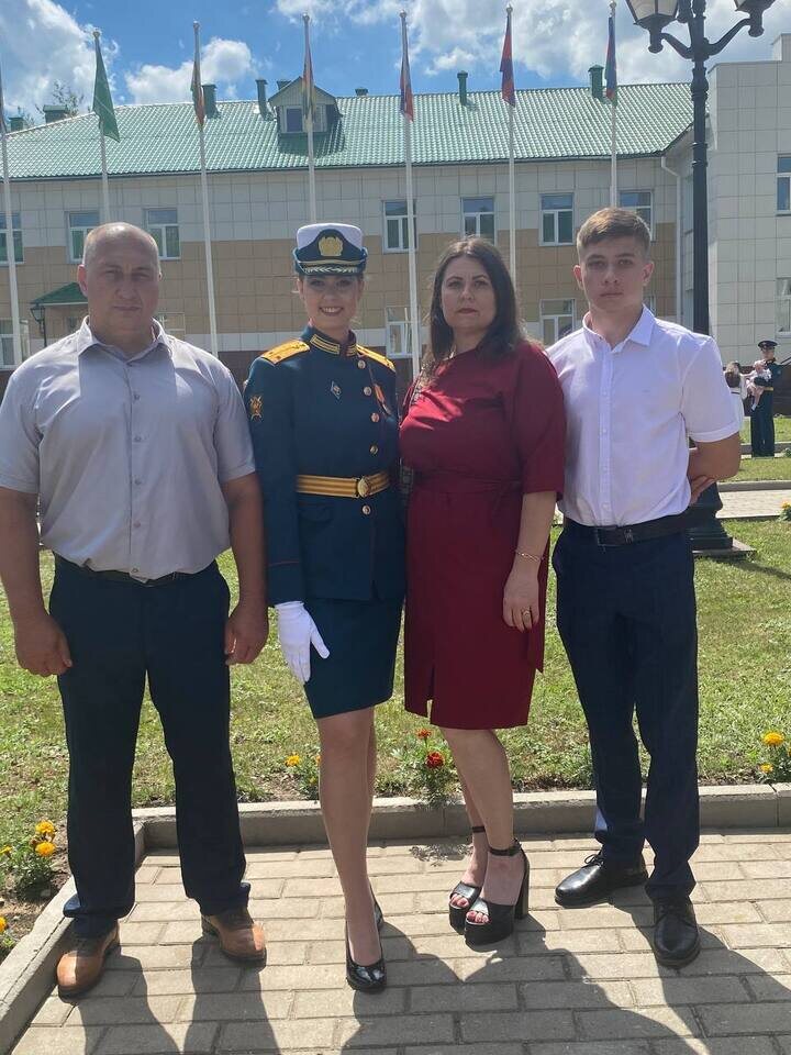 На выпуске из академии РХБЗ вместе с родными. Личный архив Маргариты Пашкевич