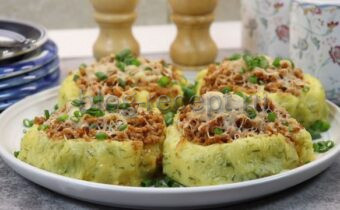 «Ватрушки» из картошки с начинкой из фарша