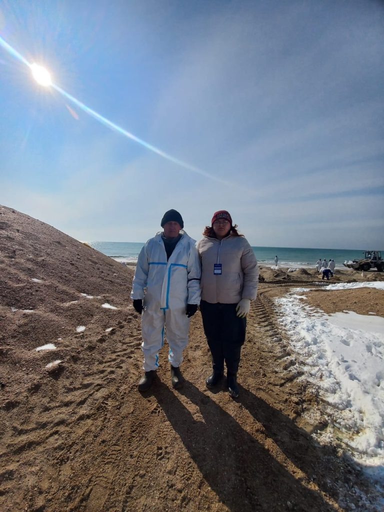      Две недели Элина Быкадорова и Виктор Фёдоров безвозмездно трудились в Анапе. Фото из архива Э.Быкадоровой Наталья Игнатова