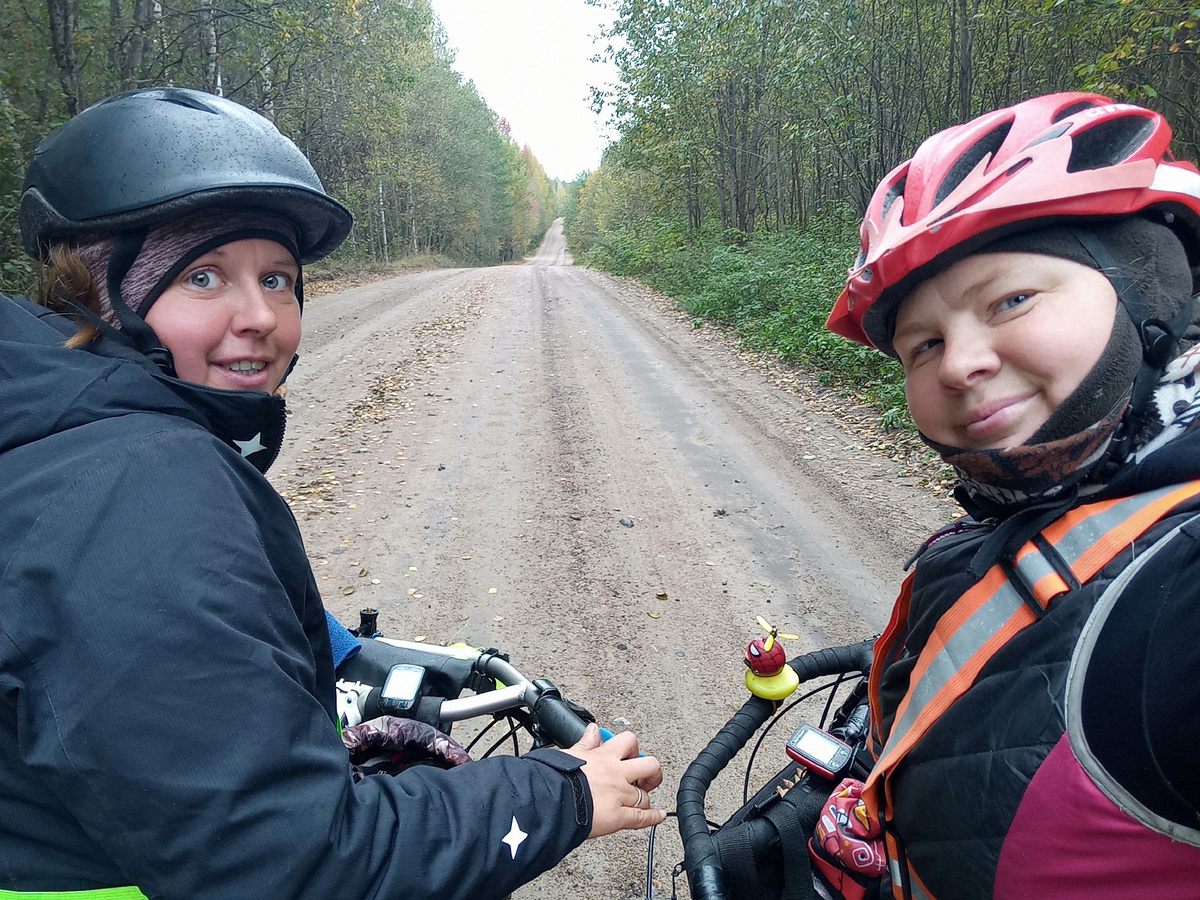 Сестры Оля и Ирина в велопутешествие по Карелии. Октябрь 2024 г. 