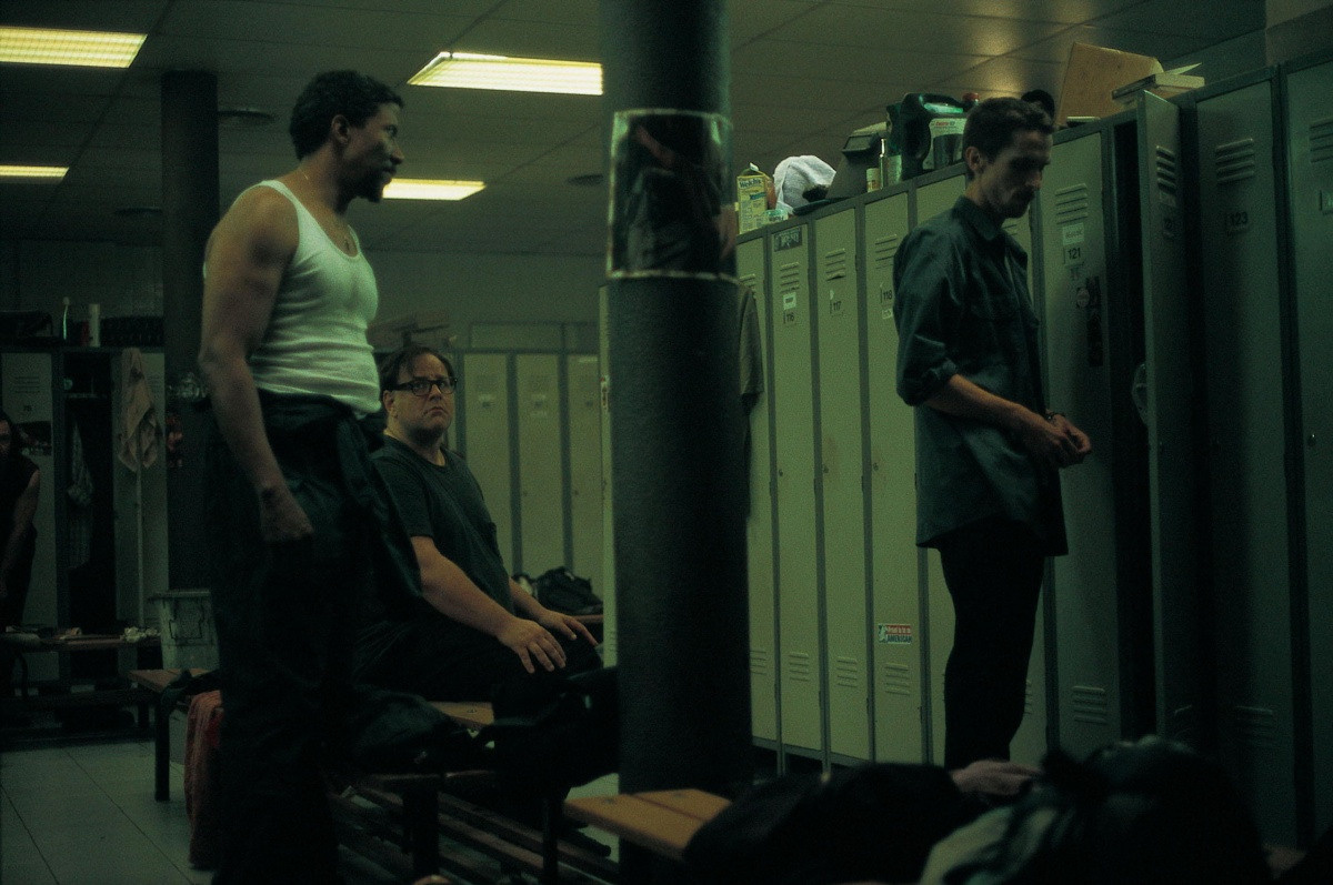 Кадр из фильма «Машинист» (2004)