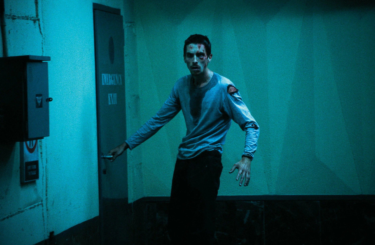 Кадр из фильма «Машинист» (2004)