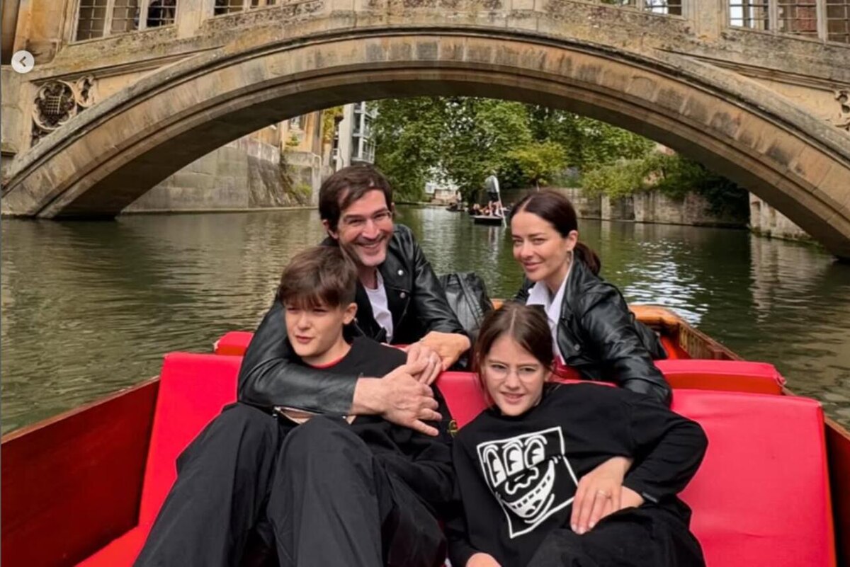    Марина Александрова с мужем и детьми. соцсети