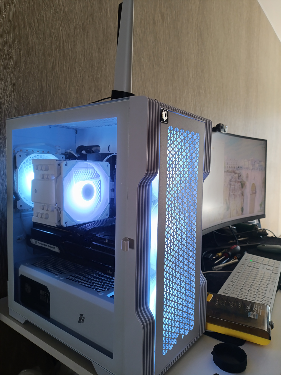 Снаружи комп всё тот же..