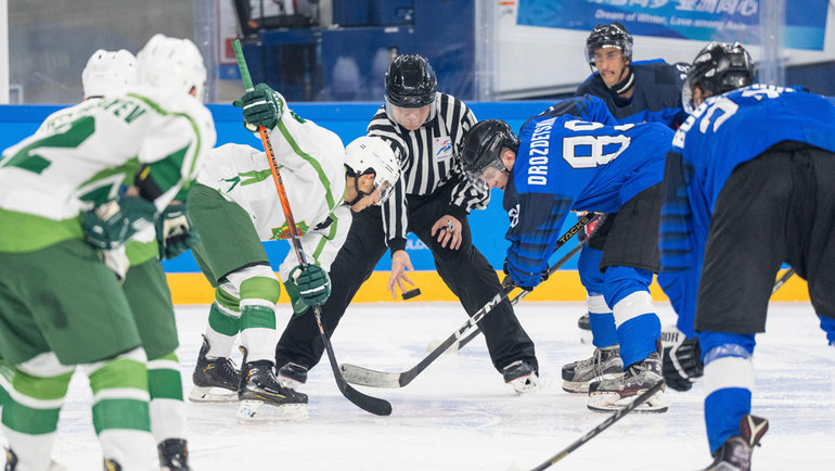    Илья Дроздецких (№89) в матче за сборную Кувейта. Global Look Press