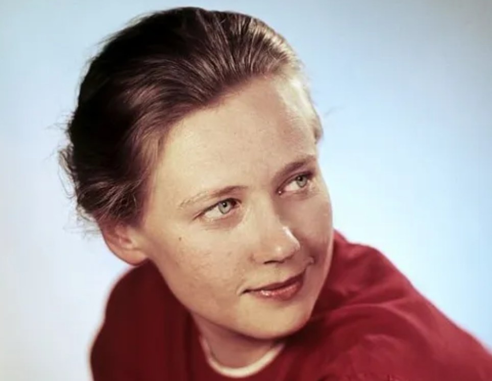 Ия Саввина в молодости