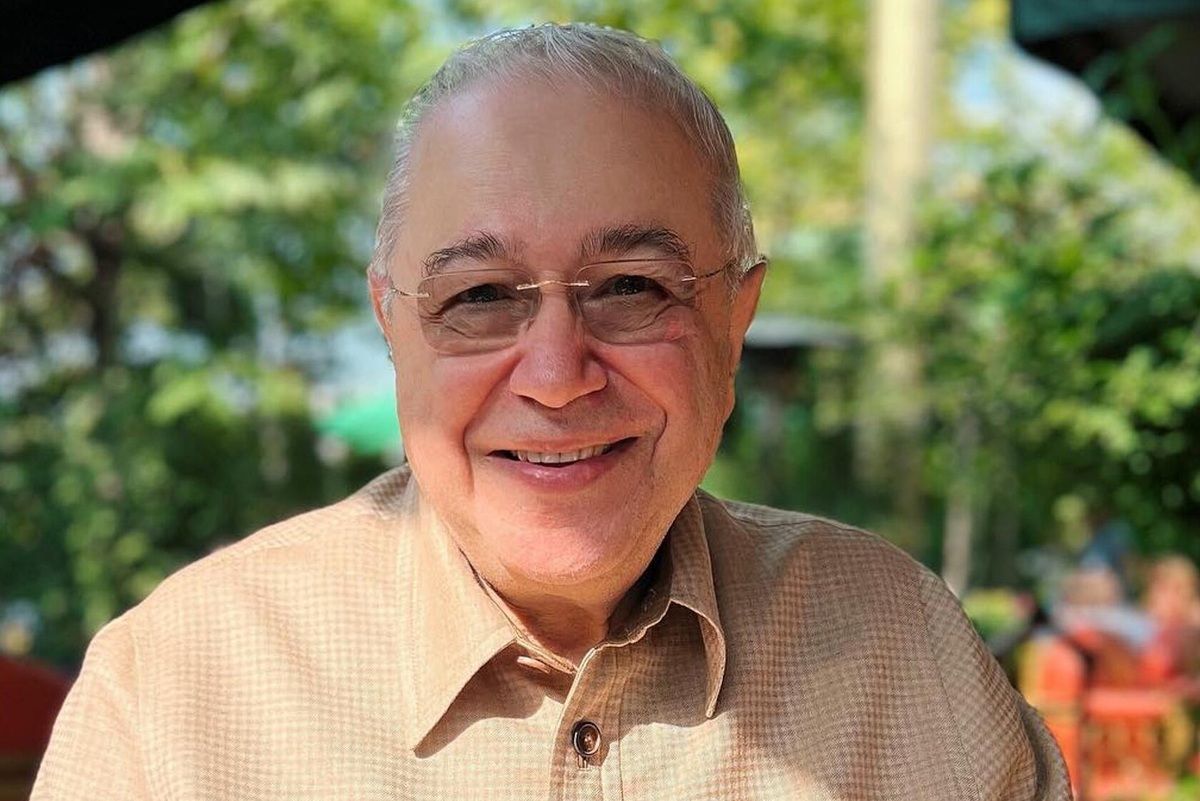     Евгения Петросяна с внутренним кровотечением экстренно доставили в Боткинскую больницу