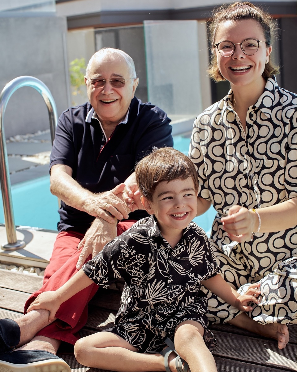    Евгений Петросян с женой и сыном на отдыхеСоцсети Евгения Петросяна