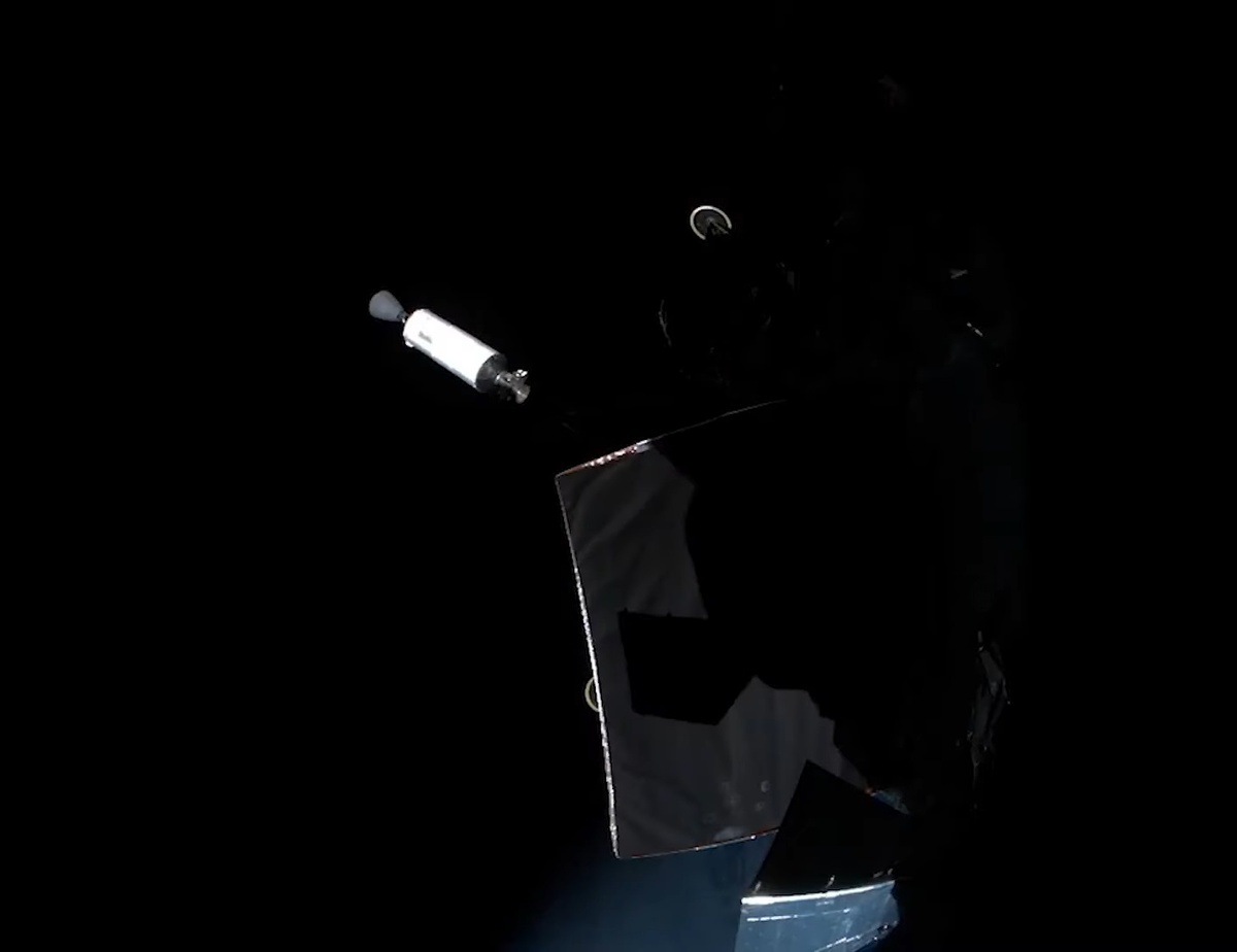 Вторая ступень Falcon 9, заснятая IM-2. Credit: Intuitive Machines.