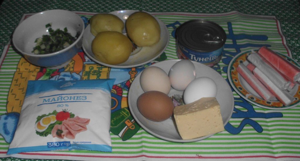 Продукты для приготовления салата с тунцом и крабовыми палочками. Фото автора блога Дела житейские