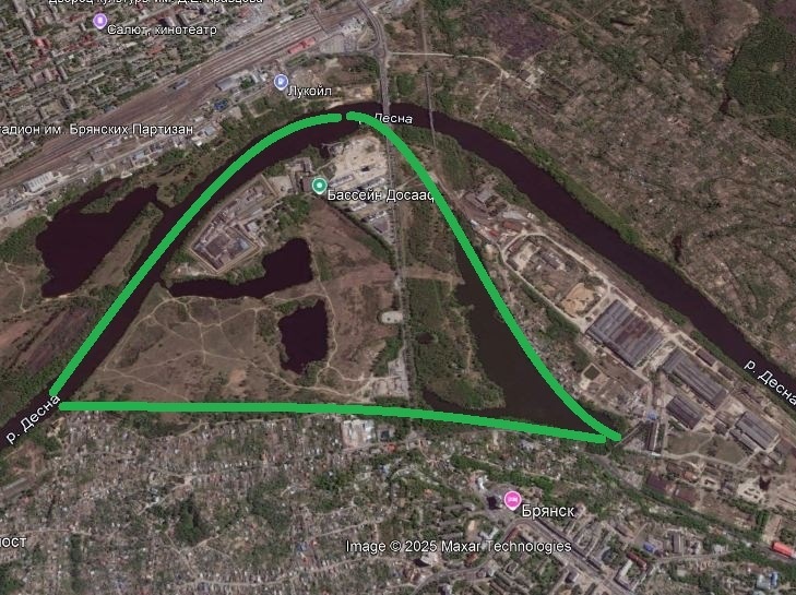 Десна по старому руслу в Брянске образует форму "колокола"