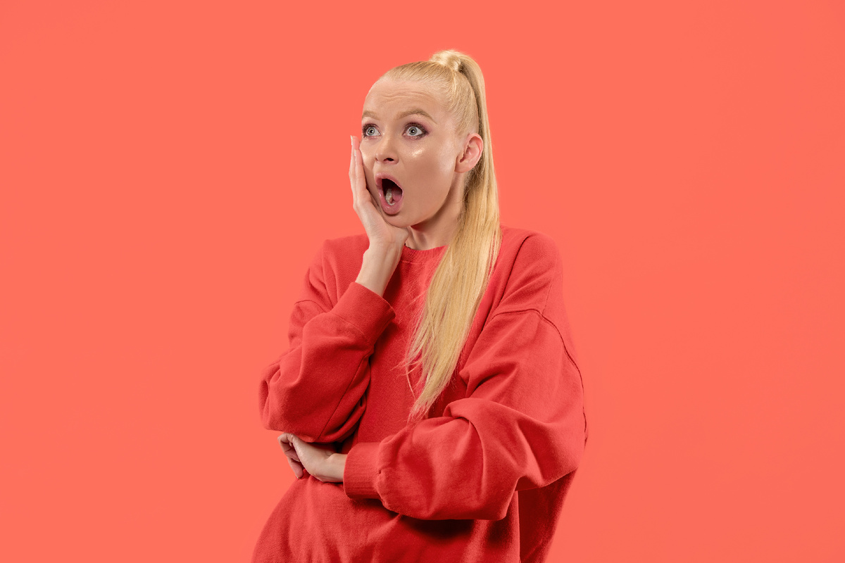 <a href="https://ru.freepik.com/free-photo/beautiful-female-half-length-front-portrait-coral-studio_12837019.htm#fromView=search&page=1&position=8&uuid=6c4f8cbf-6e79-4490-9847-5b4672bcaac3&query=%D0%B6%D0%B5%D0%BD%D1%89%D0%B8%D0%BD%D0%B0+%D0%B2+%D1%88%D0%BE%D0%BA%D0%B5">Изображение от master1305 на Freepik</a>