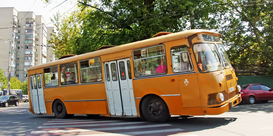 Почему у "ЛиАЗ-677" стучали бутылки в моторе и кренился кузов: разобрался и рассказываю