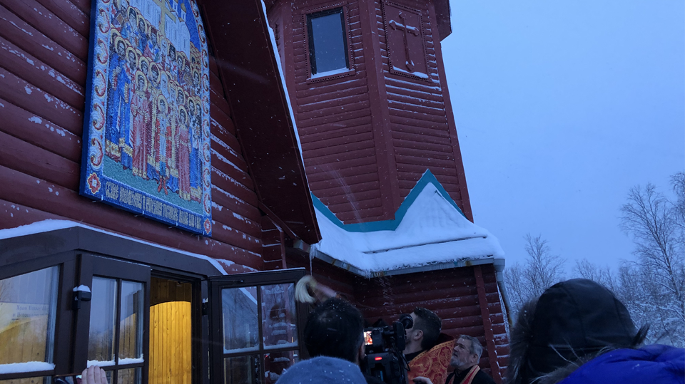 И монтироавть можно зимой, на деревянный фасад.