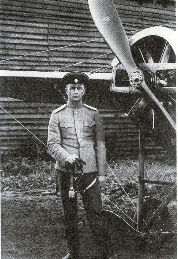 Дроздовский в авиашколе.