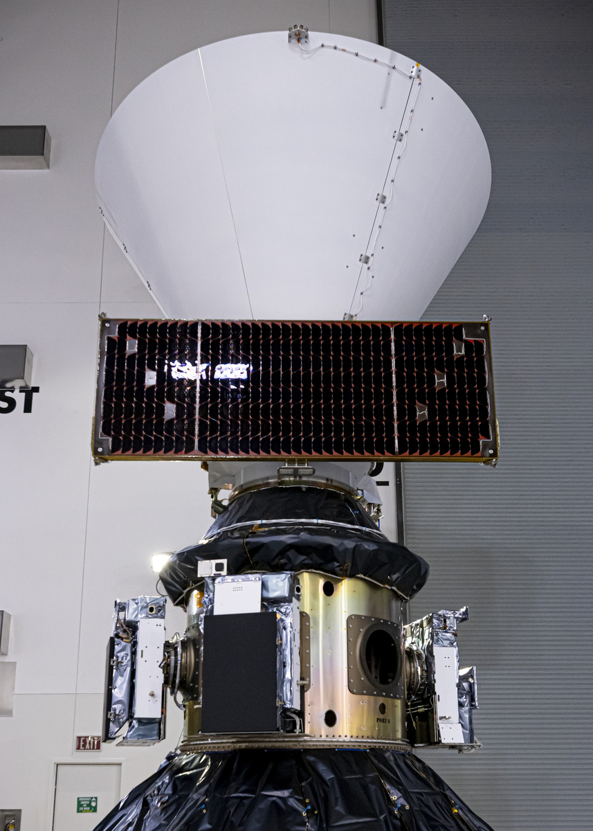 SPHEREx и PUNCH, установленные на адаптере полезной нагрузки ракеты Falcon 9. Credit: SpaceX/NASA/BAE Systems/Benjamin Fry.