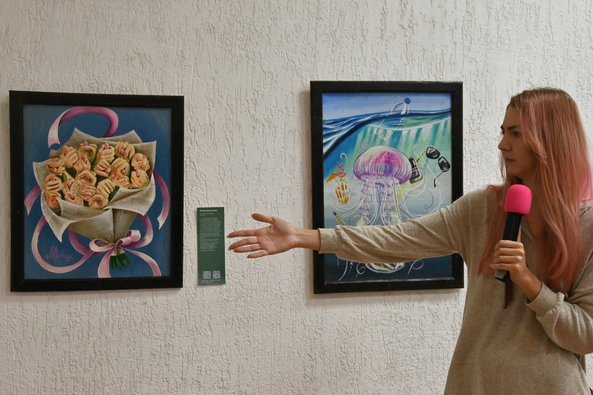 «Долгожданный букет» на персональной выставке Марии Вяльшиной «Что, если...» в Музейно-выставочном центре Красноармейского района Волгограда