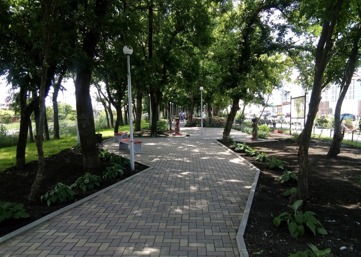 Аллея ласточек в ЖК Гармония г. Михайловск