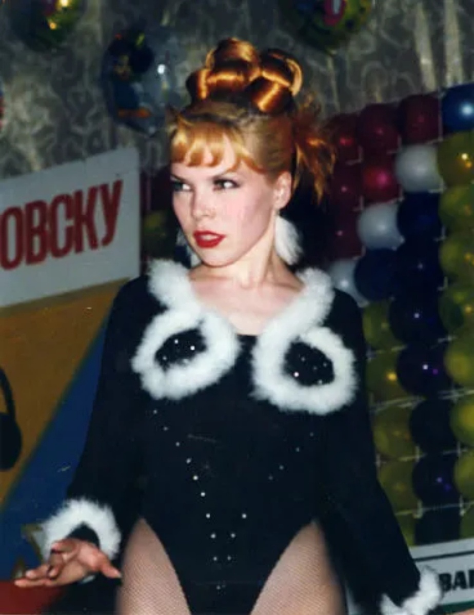 1997 год, местечковый конкурс. Я в образе, который делает меня неузнаваемой