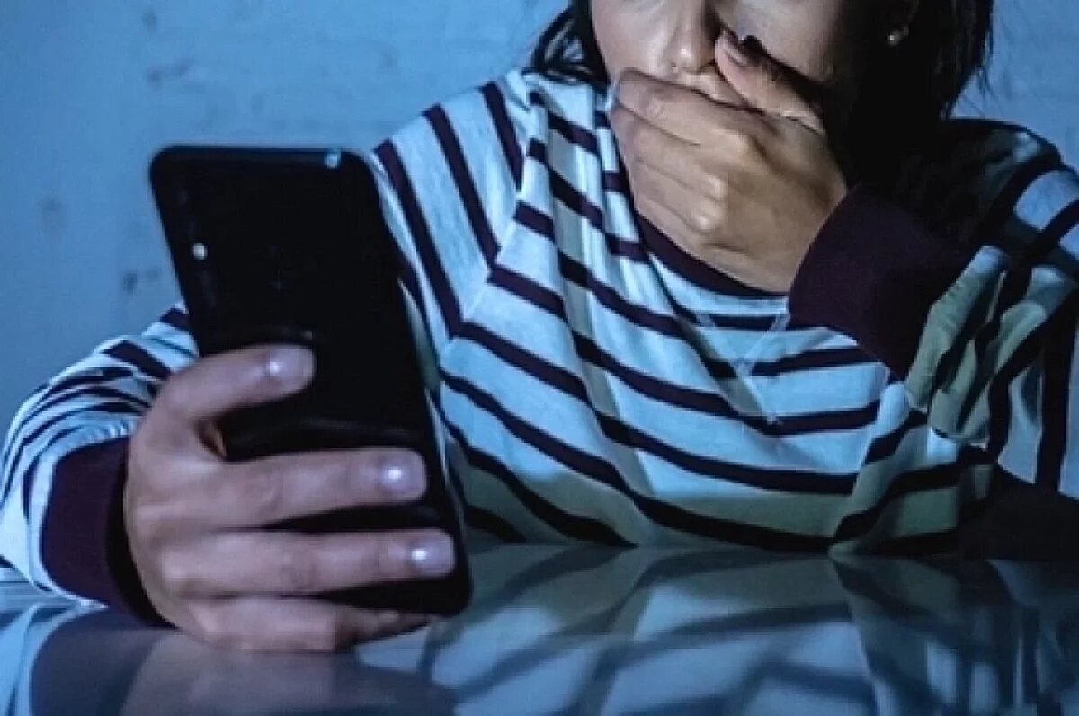    Восьмиклассник в Петербурге развёл 13-летнюю на интим и выманил 2,5 млн