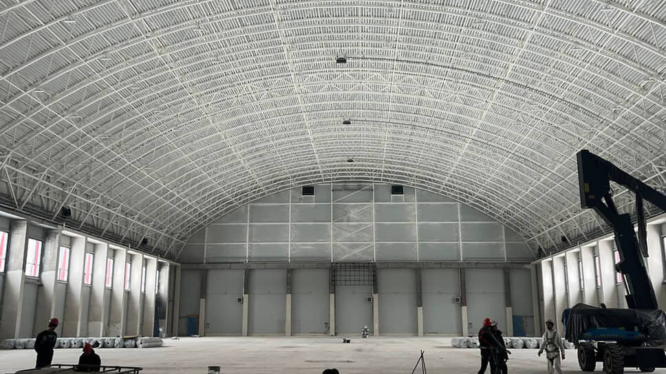 Строительство манежа Центра развития футбола в Казани.📷Фото: ГКУ «Главное инвестиционно-строительное управление РТ» (ГИСУ РТ) / ГКУ «Главное инвестиционно-строительное управление РТ» (ГИСУ РТ