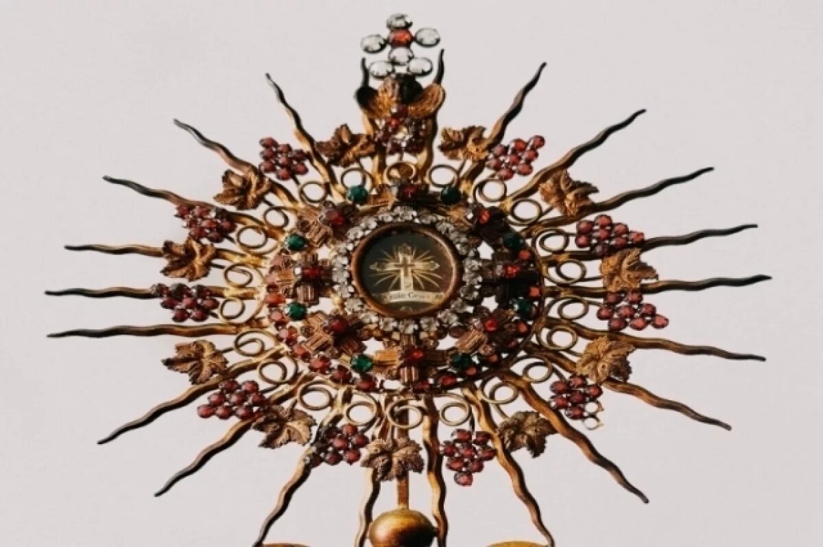    В Челябинск доставили частицу креста, на котором был распят Иисус Христос