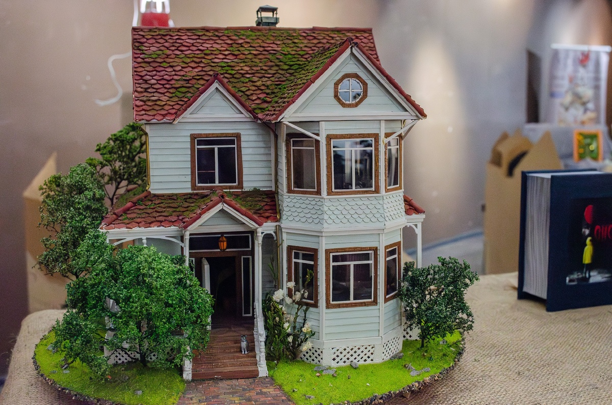 Викторианский домик с немного безумной кошечкой. Листайте галерею