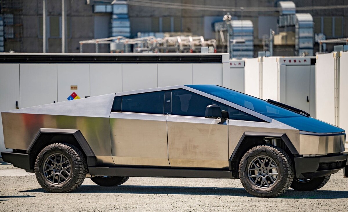 источник: https://www.drivingeco.com/ru/%D0%B2%D0%B0%D0%B6%D0%BD%D1%8B%D0%B5-%D0%B8%D0%B7%D0%BC%D0%B5%D0%BD%D0%B5%D0%BD%D0%B8%D1%8F-%D0%B2-%D0%B8%D0%BD%D1%82%D0%B5%D1%80%D1%8C%D0%B5%D1%80%D0%B5-%D0%BA%D0%B8%D0%B1%D0%B5%D1%80%D1%82%D1%80%D0%B0%D0%BA%D0%B0-Tesla/