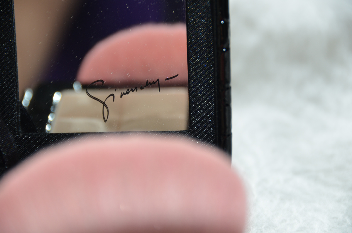 Та самая подпись на зеркале