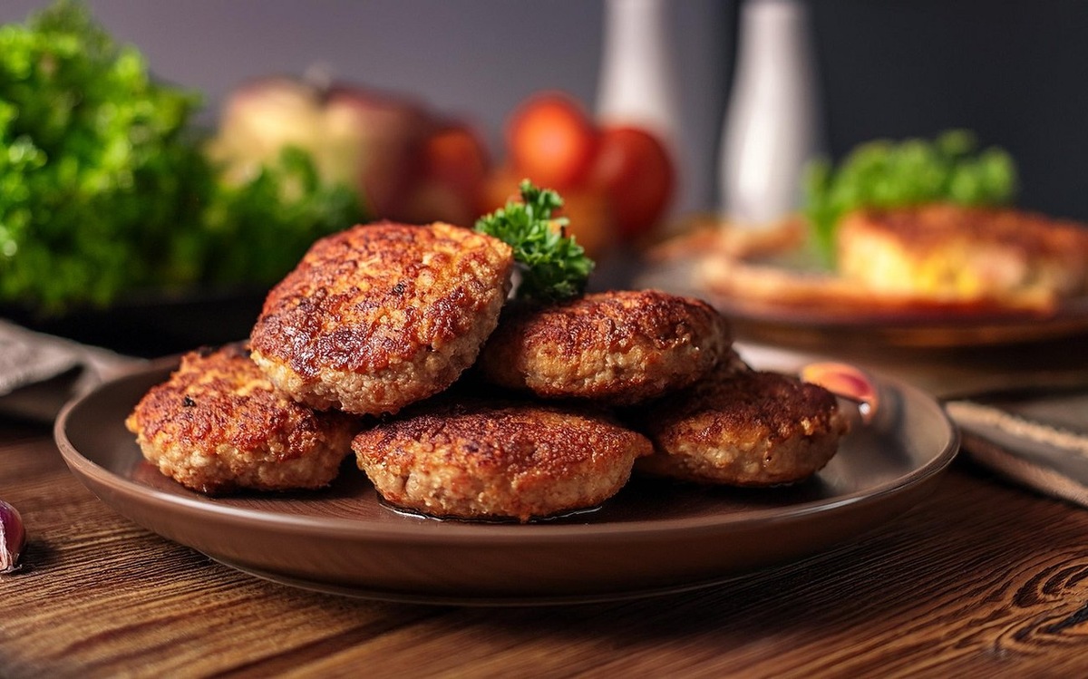 Котлеты будут сочными как в ресторане: хитрость опытных кулинаров с температурой жарки / 
Фото: Pogovorim.by
