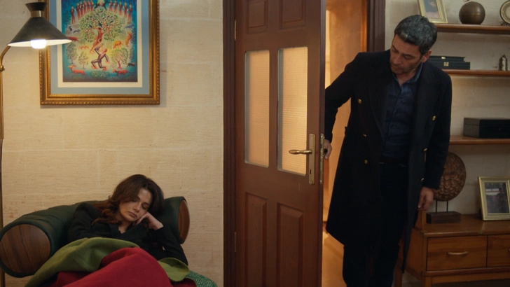 Кадр из сериала «Далекий город»