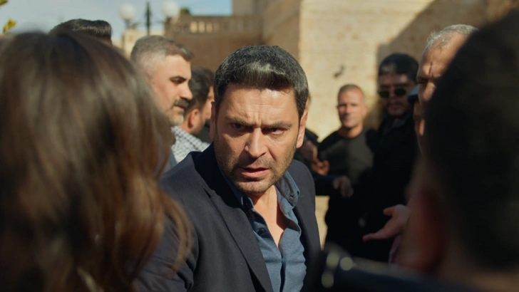 Кадр из сериала «Далекий город»