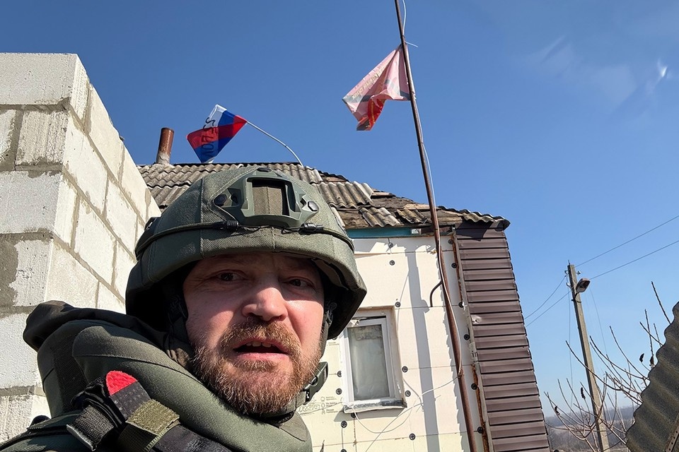    Военкор "Комсомольской правды" Александр Коц передает из освобожденных сел Курской области Александр КОЦ
