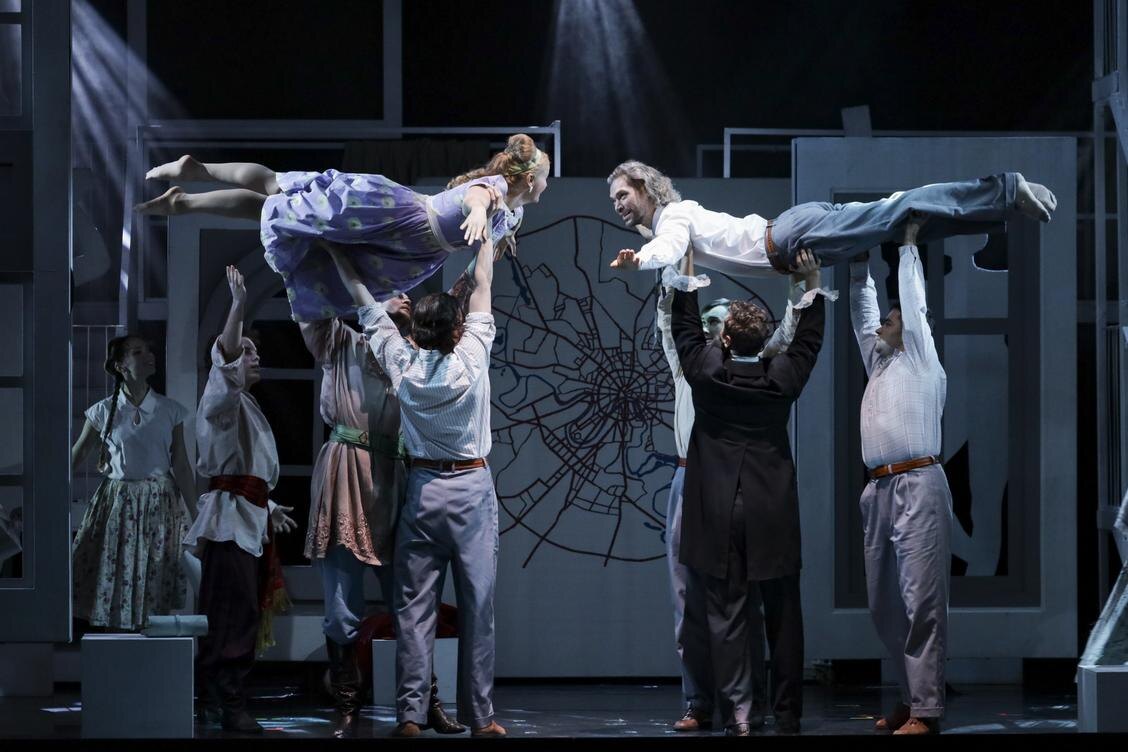 Счастливые москвичи Бубенцовы (А. Семенюк и А Полковников), фото с  официального сайта Большого театра