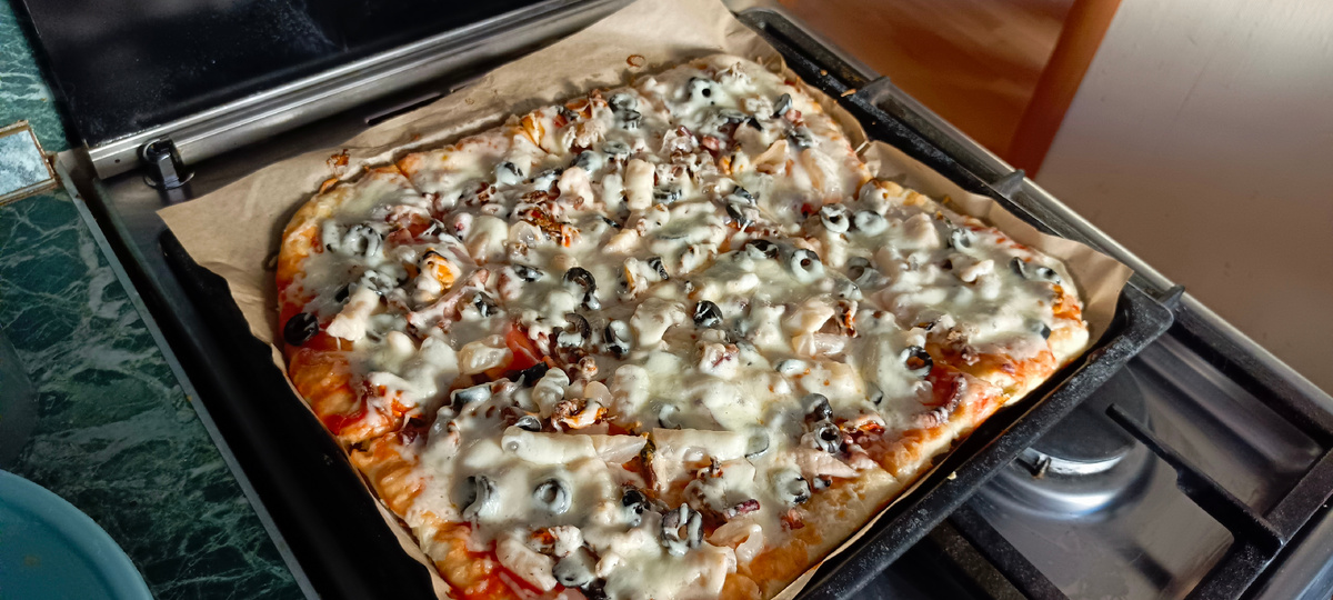 Домашняя пицца "океанская"