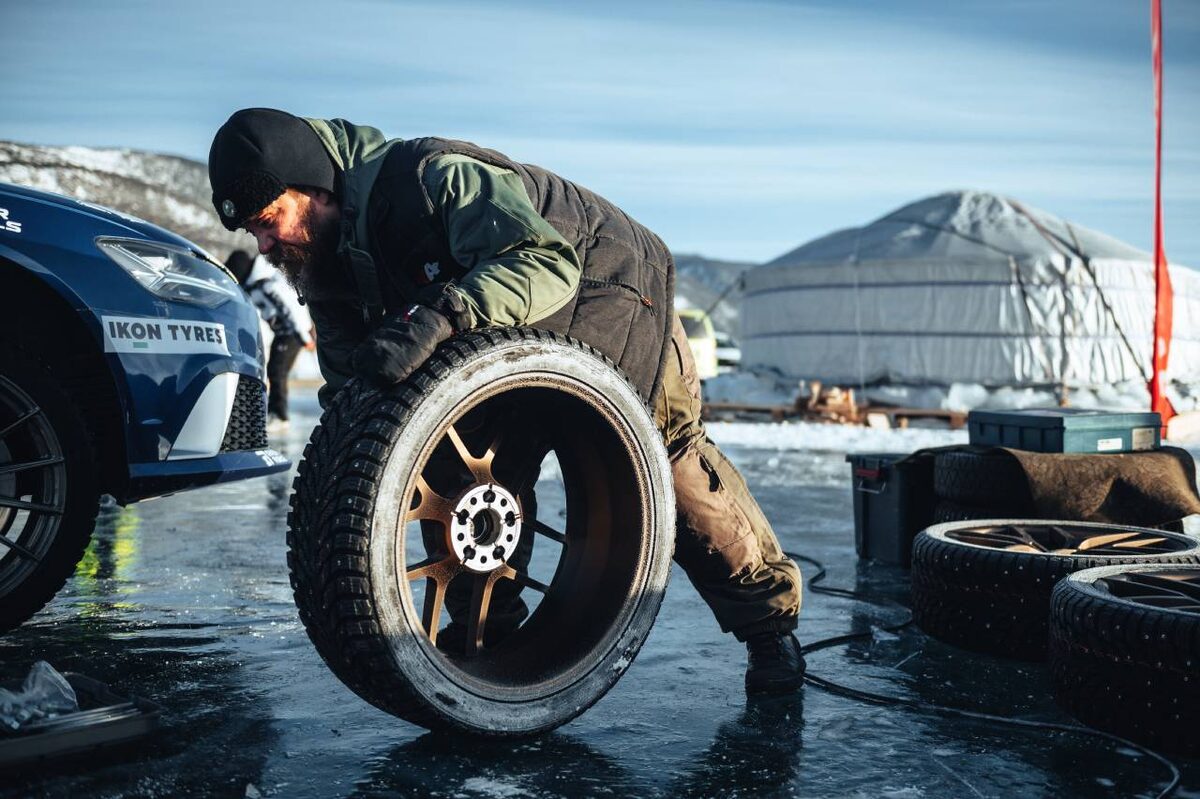    «Дни скорости Ikon Tyres на льду Байкала»