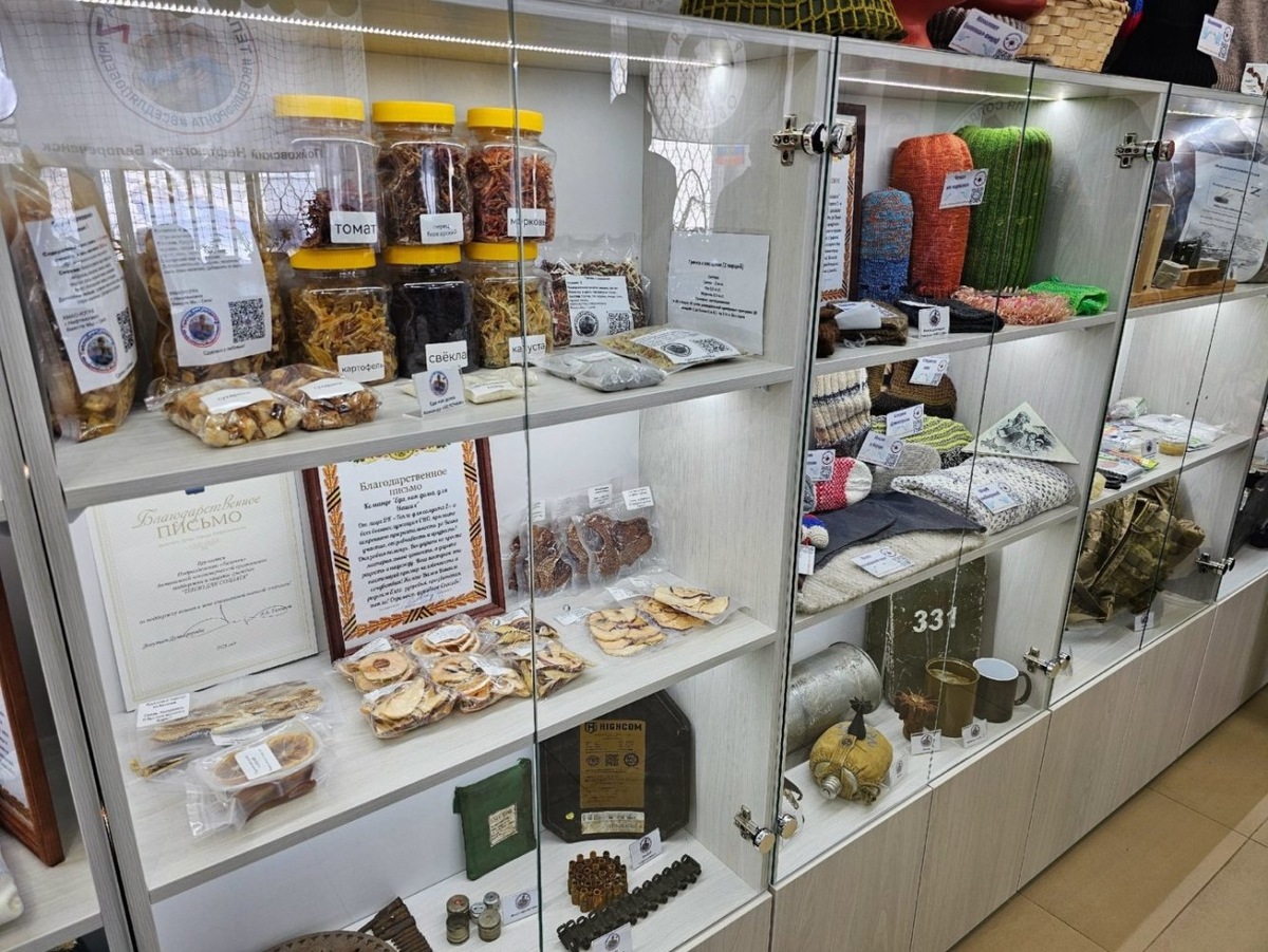    В Нефтеюганске представили выставку фронтовых артефактов «Путь СВОих»