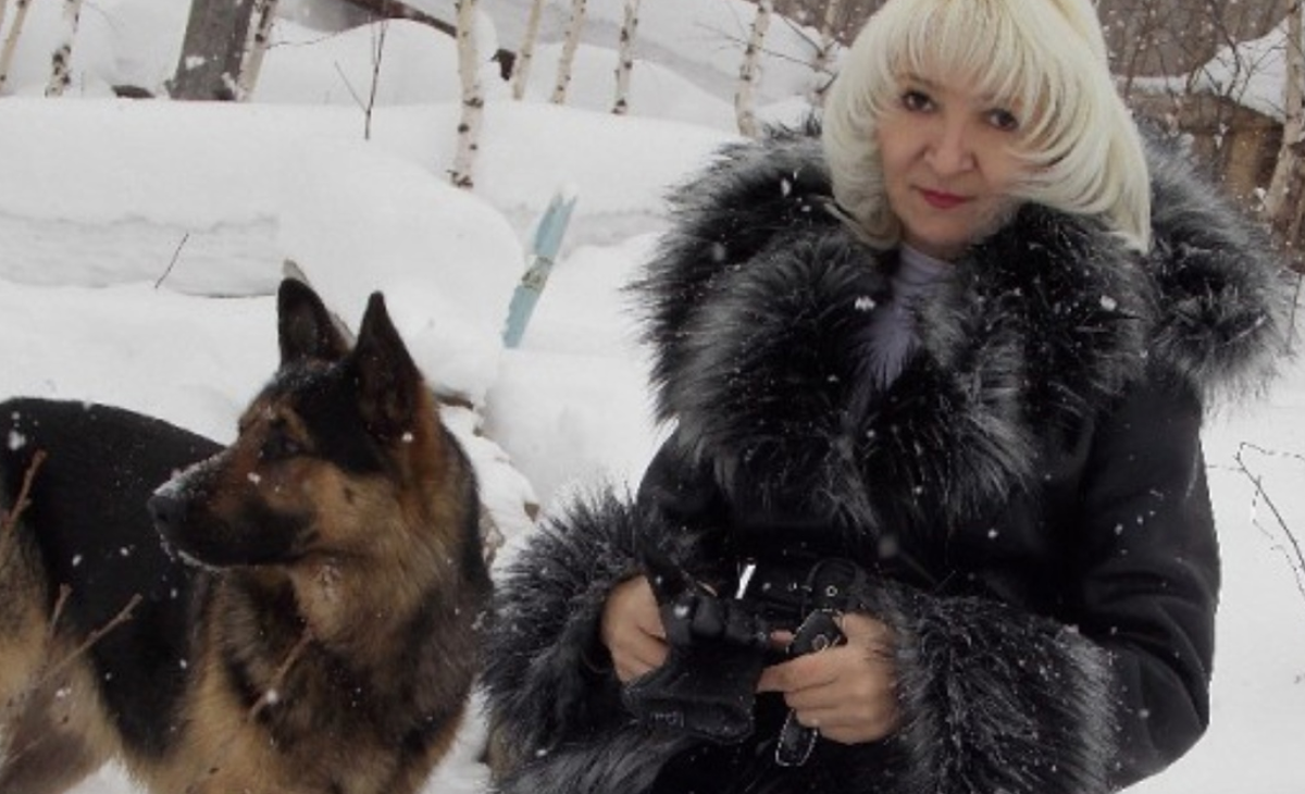 Дина и собака семьи. Фото: соцсети
