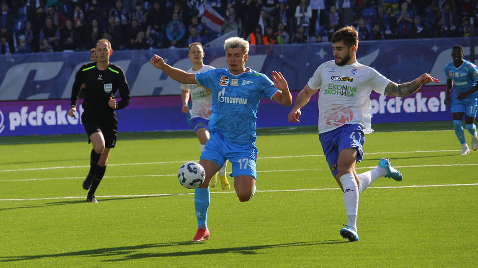 Момент матча между «Зенитом» и «Факелом».📷Фото: Константин Франовский / Коммерсантъ