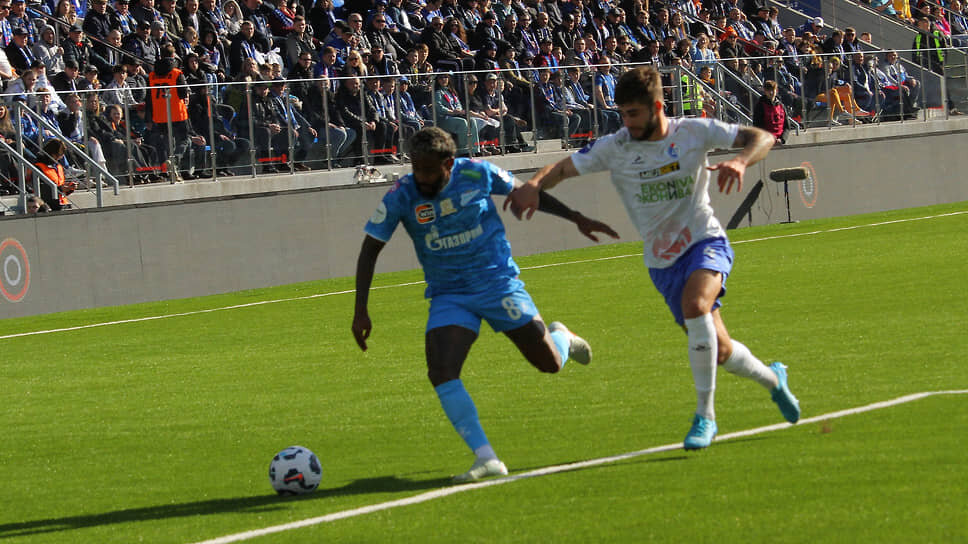 Момент матча между «Зенитом» и «Факелом».📷Фото: Константин Франовский / Коммерсантъ