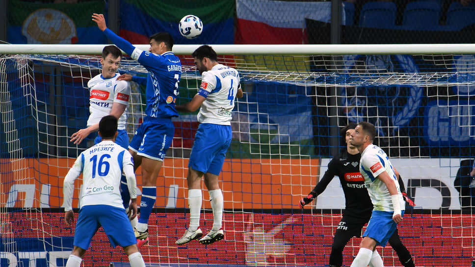 Матч между динамовцами Москвы и Махачкалы.📷Фото: Иван Водопьянов / Коммерсантъ