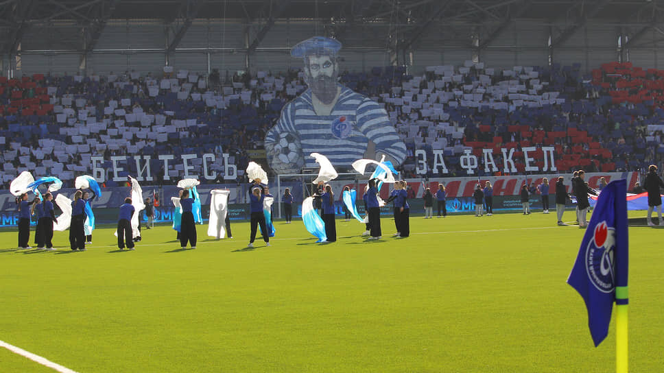 Для «Факела» это была первая домашняя игра в весенней половине сезона.📷Фото: Константин Франовский / Коммерсантъ
