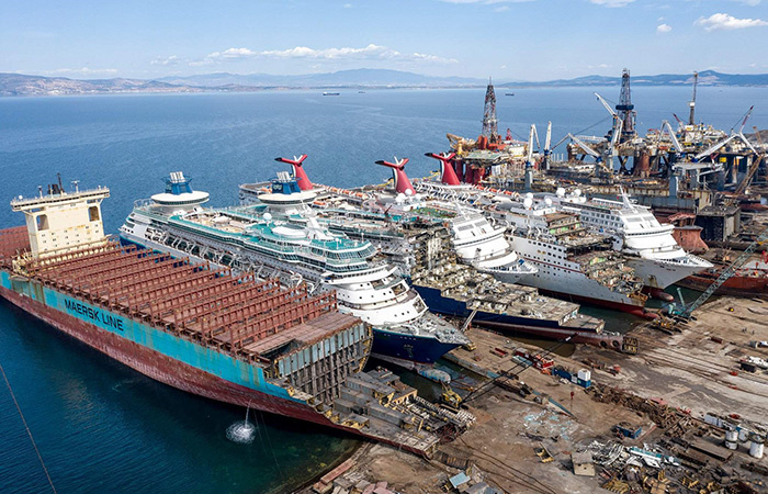 Утилизация круизных лайнеров./ Фото: iz.ru