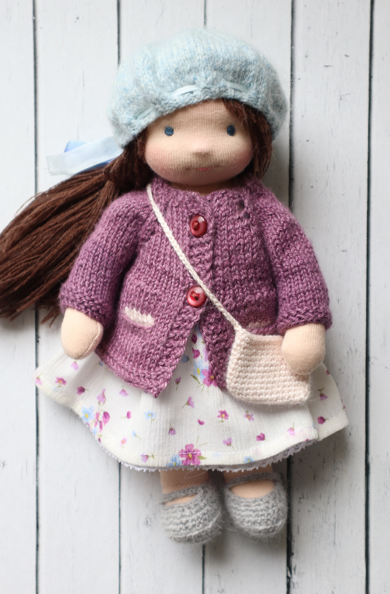 Кукла ростом 24 см. 